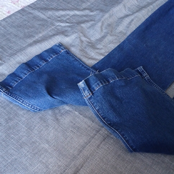 GAP Women's Boot Cut Blue Jeans - Picture 6 of 7